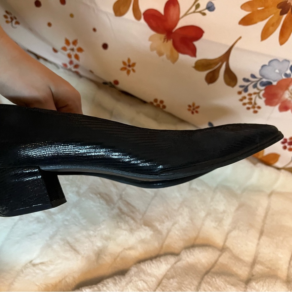Stuart Weitzman 8.5B Black Faux Snakeskin Texture Block Heel Square Toe Pumps - Picture 10 of 12